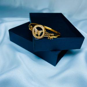 Butterfly Charm Bangle – Gold-Plated & Zirconia Accents